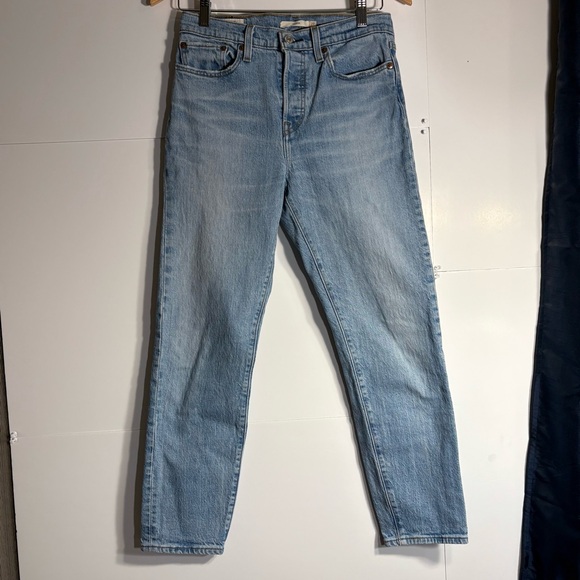 Levi's Women's Light washed Blue Jeans. Sz 27, Inseam 26.5 and button fly. - Picture 3 of 15